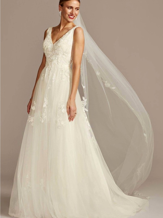 David's Bridal Dresses & Skirts - David's Bridal Ivory Lace A-Line V-Neck Wedding Dress
